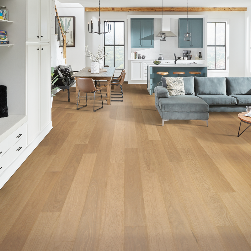 Laminate flooring warm natural wood tones - 800x800